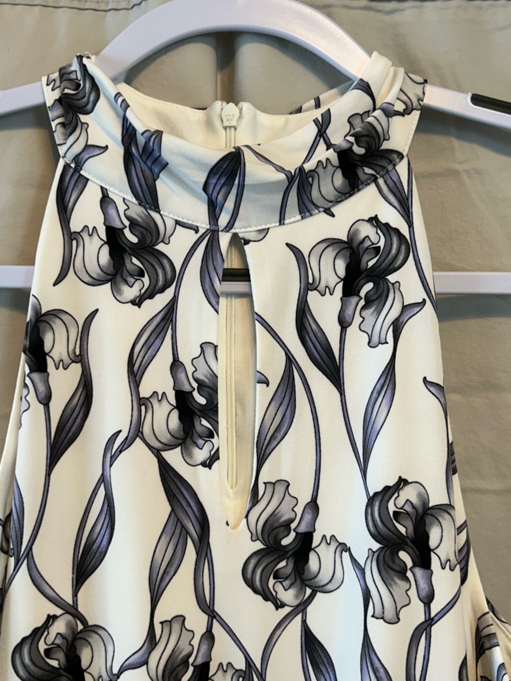 White House Black Market White and Black Patterned Shell Top - Picture 2 of 5